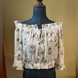 Cute off the shoulders Top Size M